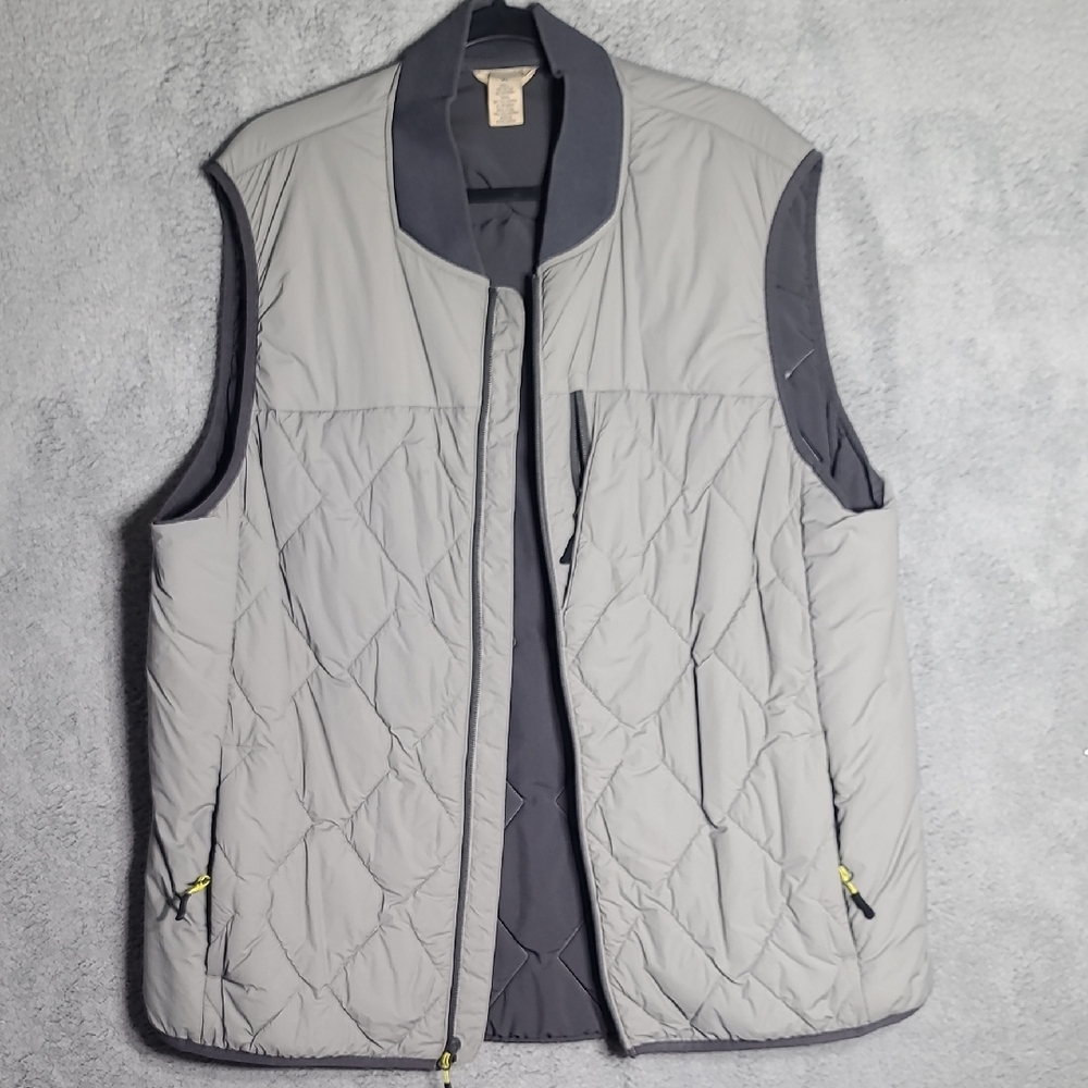 Duluth Trading Co Gray Quilted Vest with Two-Tone Design